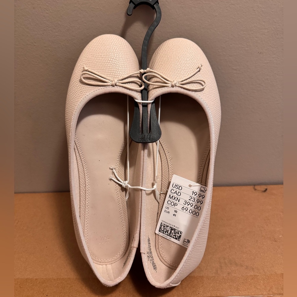 Brand New H&M Beige Faux Leather Ballerina Flats Pumps Ballet Shoes no heels